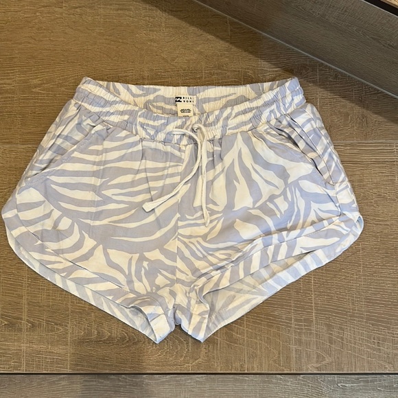 beach shorts - Picture 1 of 3